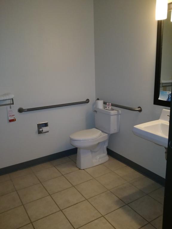 Super 8 By Wyndham Grove Hotel