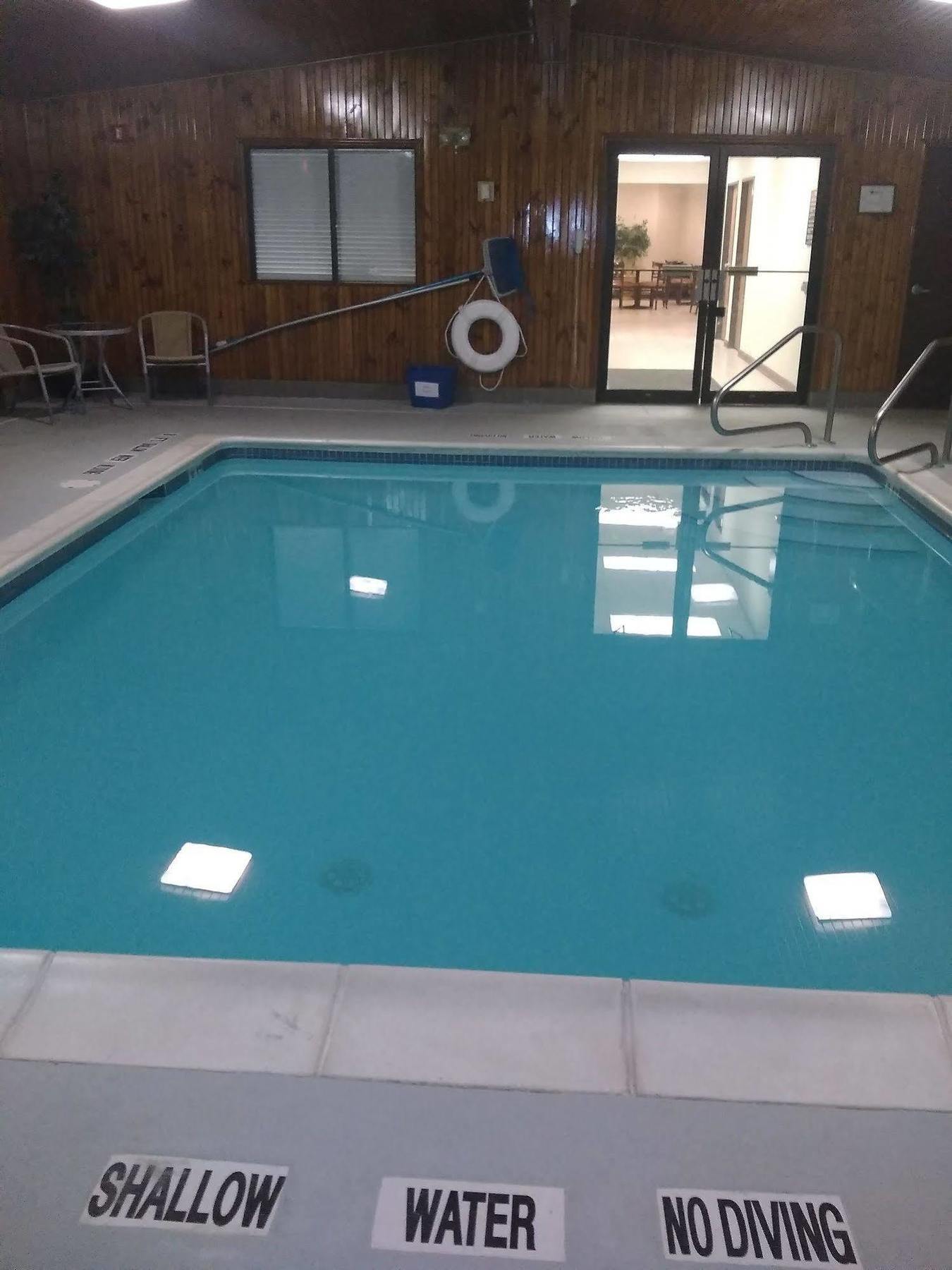 Super 8 By Wyndham Grove Hotel
