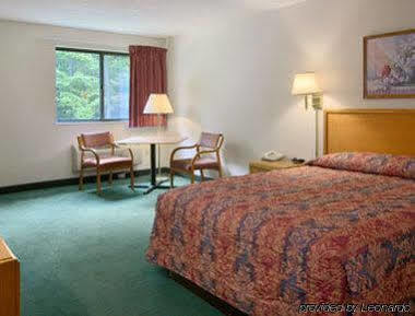 Hotel Super 8 By Wyndham Grove 2*